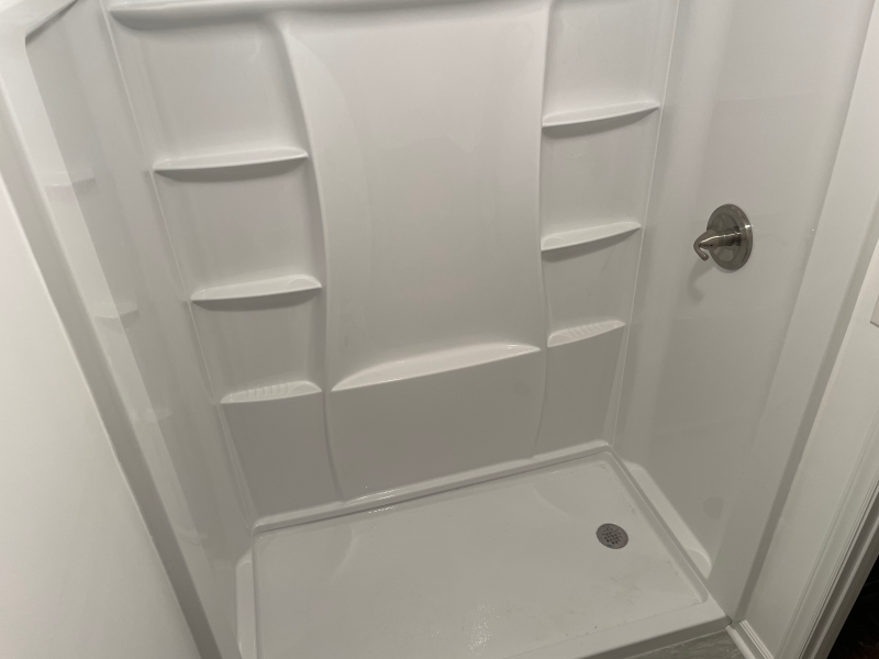 hood-bathroom-04-121222-800x600